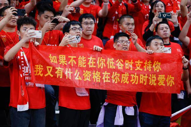 加维：亚马尔是最好的球员 但无法与梅西相提并论